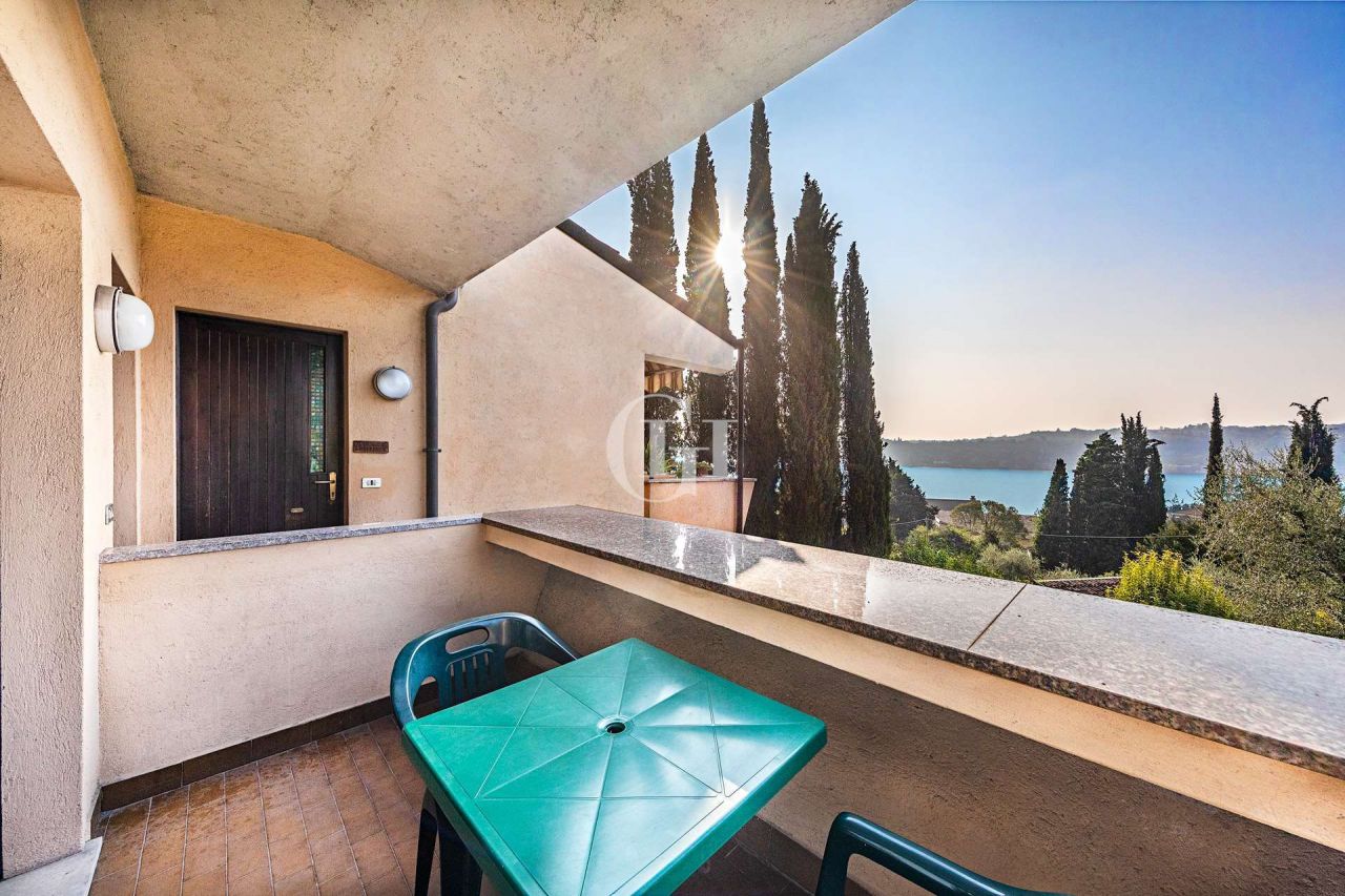 Квартира у озера Гарда, Италия, 47 м² - фото 14