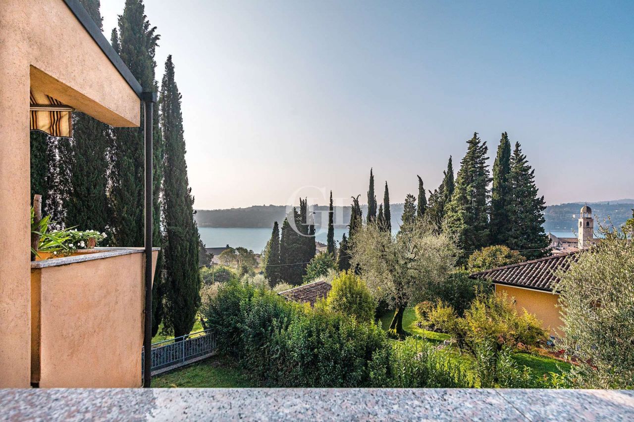 Квартира у озера Гарда, Италия, 47 м² - фото 15