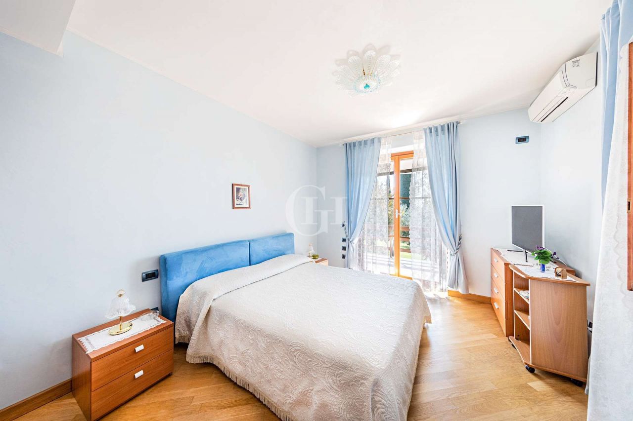 Вилла у озера Гарда, Италия, 1 050 м² - фото 16