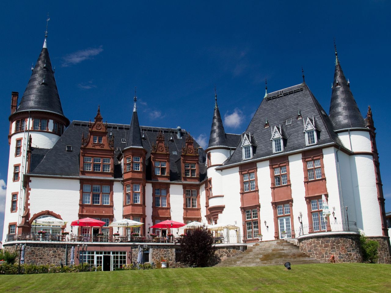 Отель, гостиница Мекленбург-Передняя Померания, Германия, 39 000 м2 - фото 1