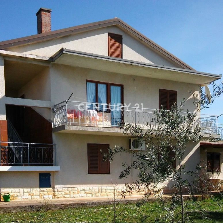 Дом в Умаге, Хорватия, 292 м2 - фото 1
