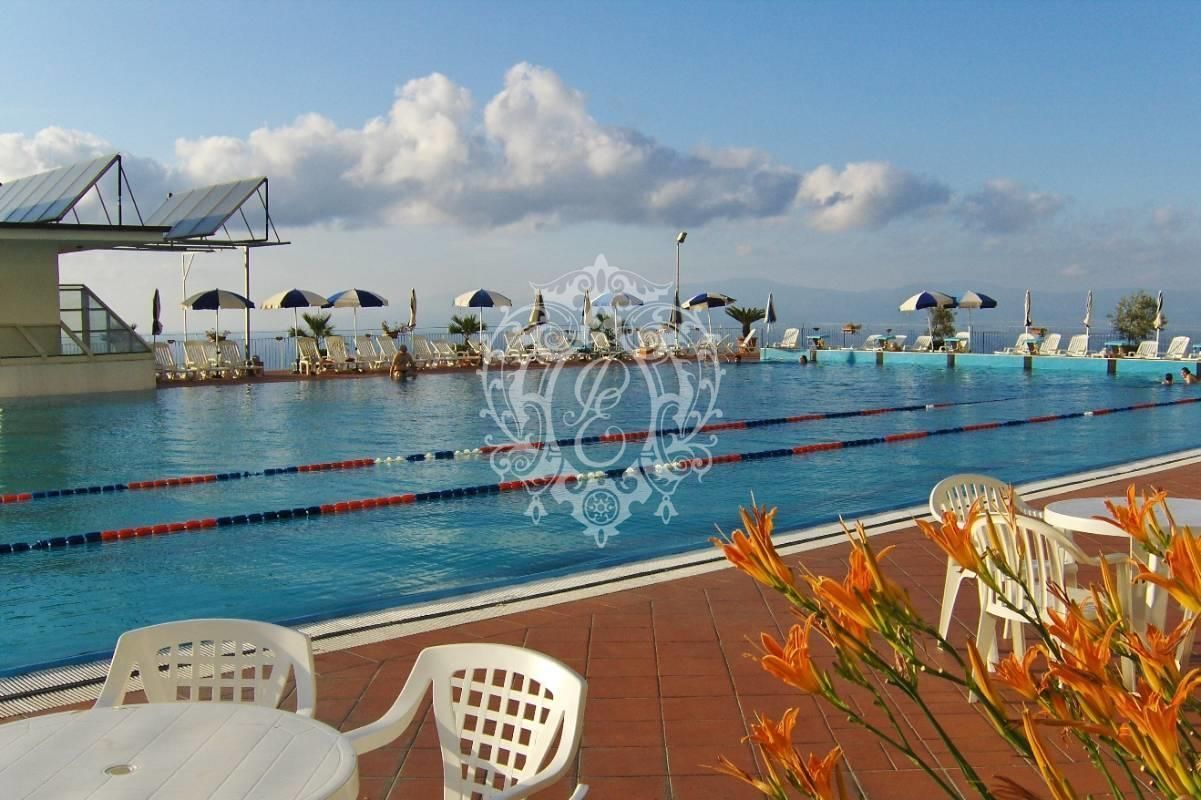 Отель, гостиница в Вибо Валентии, Италия, 13 825 м² - фото 2