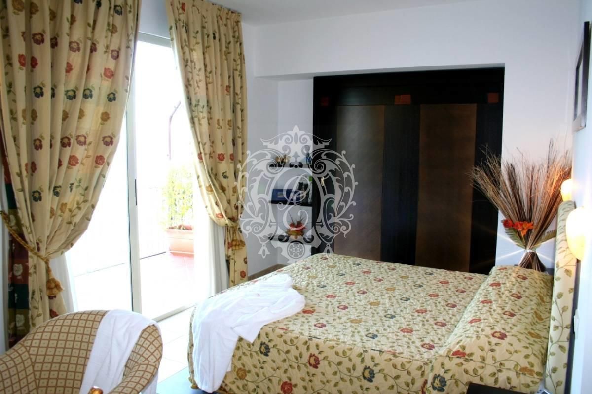 Отель, гостиница в Вибо Валентии, Италия, 13 825 м² - фото 10