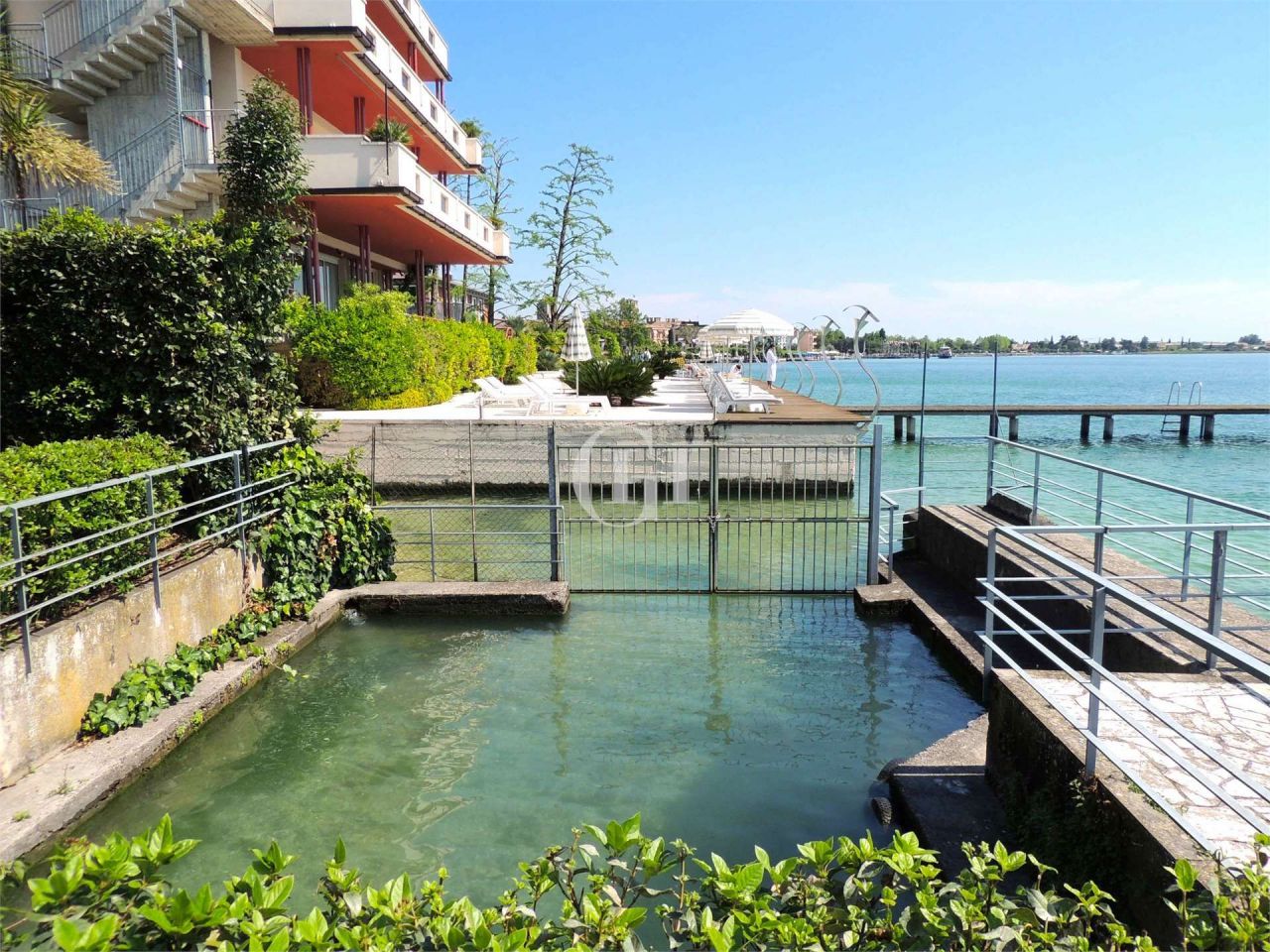 Вилла у озера Гарда, Италия, 450 м² - фото 7