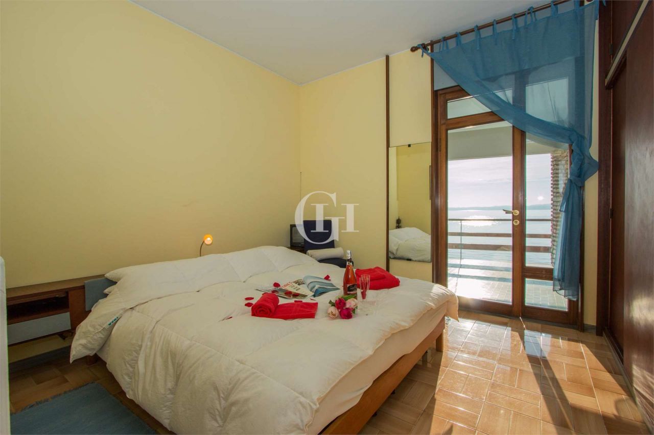 Вилла у озера Гарда, Италия, 450 м² - фото 12