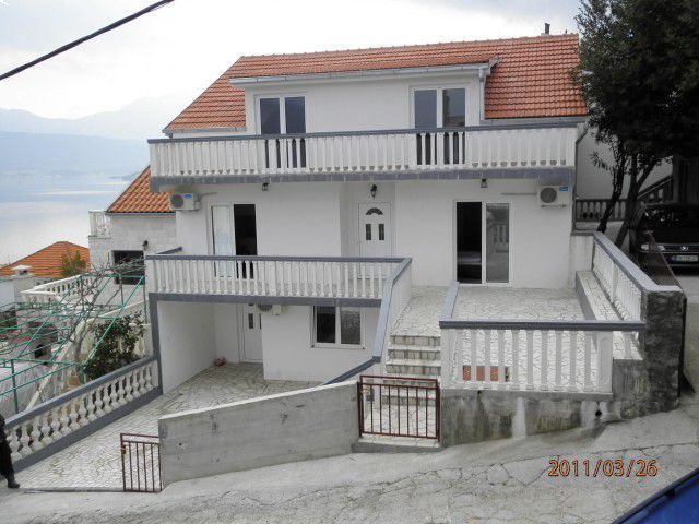 Дом в Крашичах, Черногория, 300 м2 - фото 1