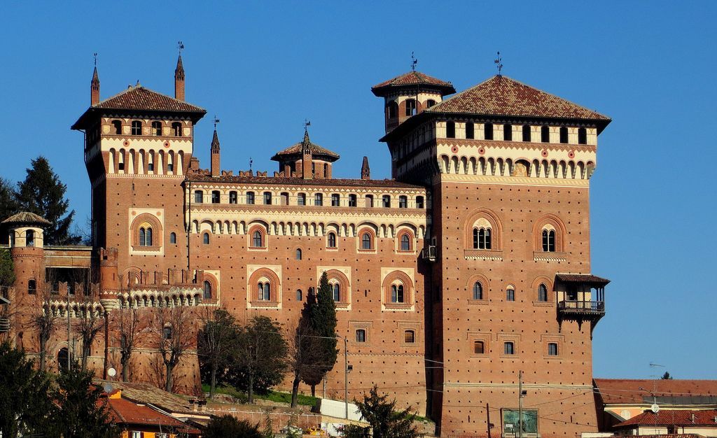 Замок в Алессандрии, Италия, 6 000 м2 - фото 1