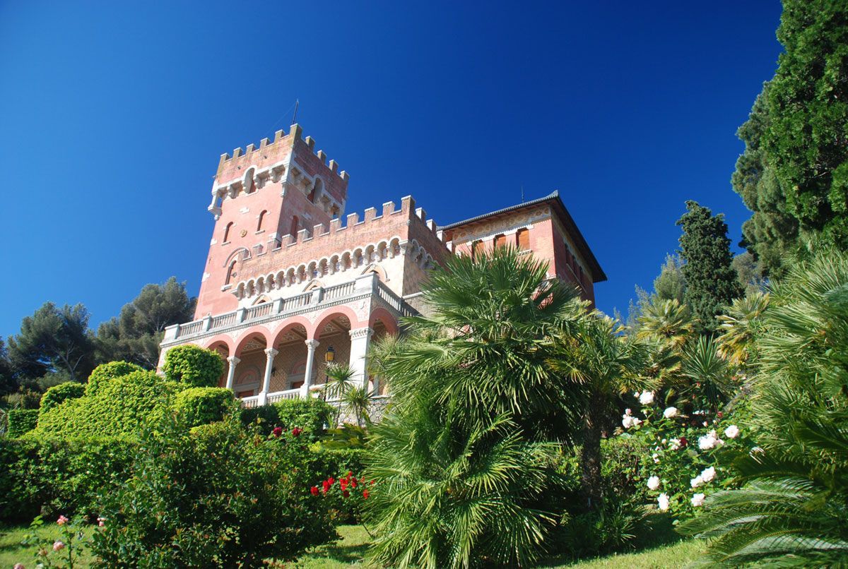 Замок в Варацце, Италия, 1 023 м2 - фото 1