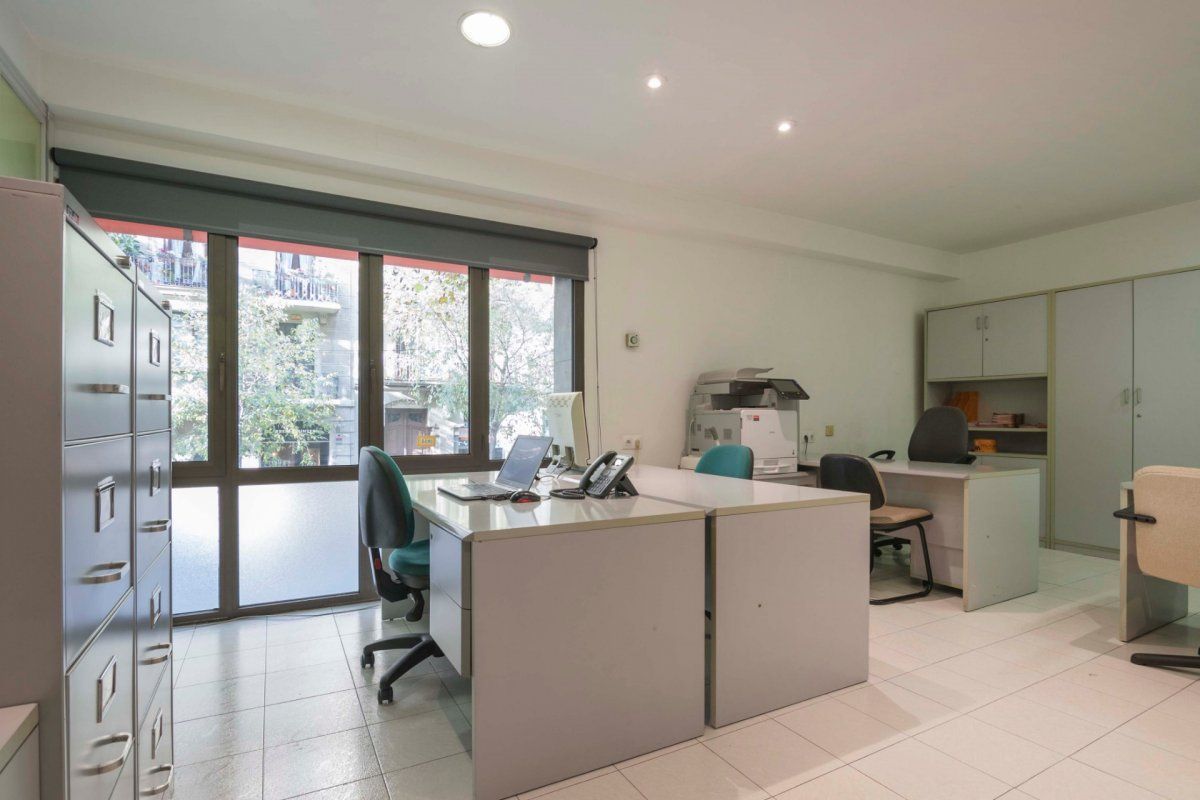 Коммерческая недвижимость в Барселоне, Испания, 120 м² - фото 4