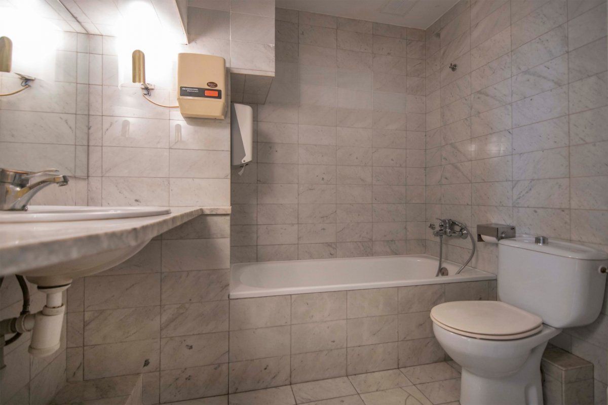 Коммерческая недвижимость в Барселоне, Испания, 120 м² - фото 7