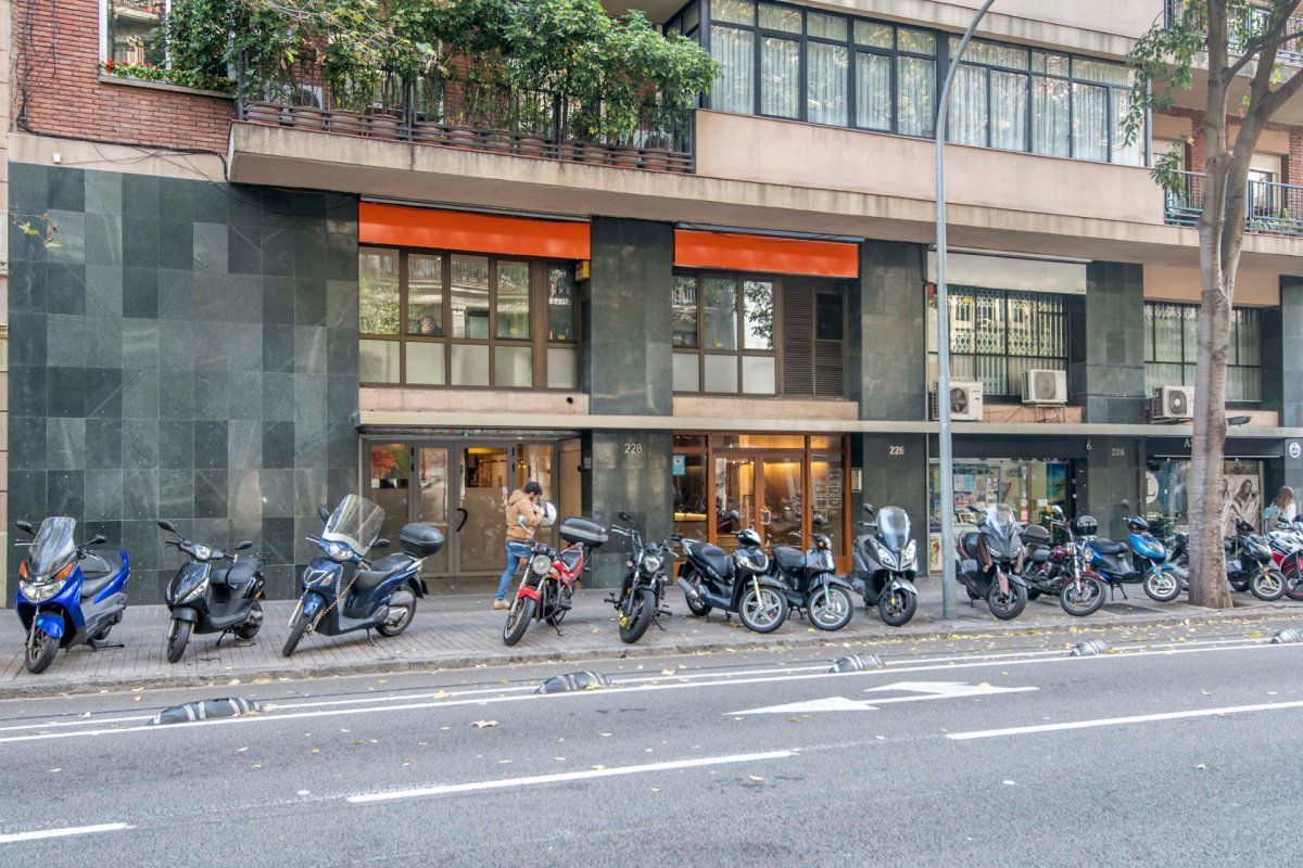 Коммерческая недвижимость в Барселоне, Испания, 120 м² - фото 8