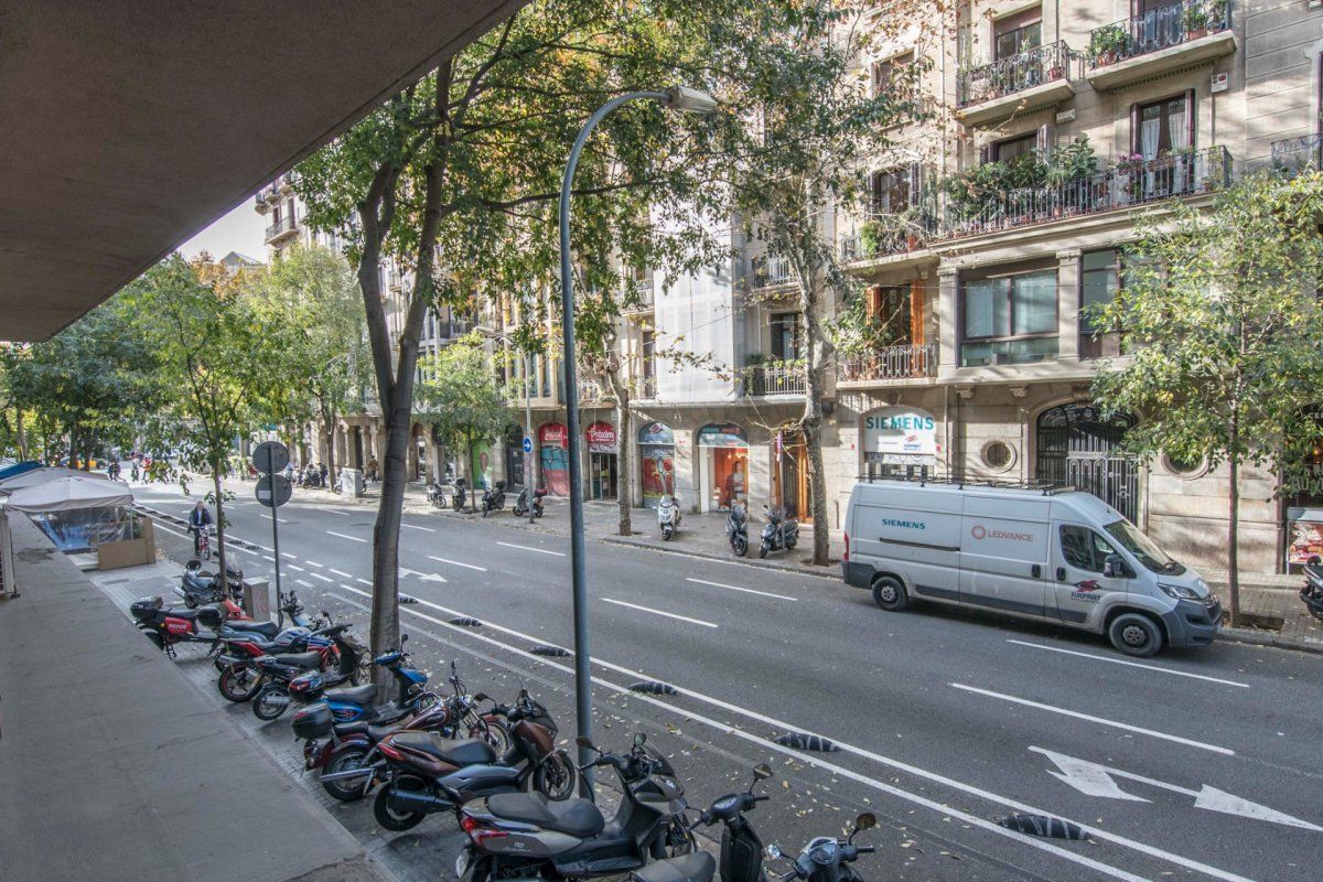 Коммерческая недвижимость в Барселоне, Испания, 120 м² - фото 9