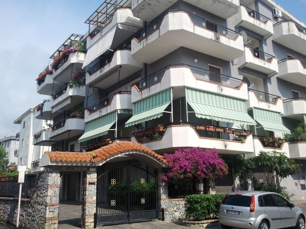 Апартаменты в Скалее, Италия, 76 м² - фото 1