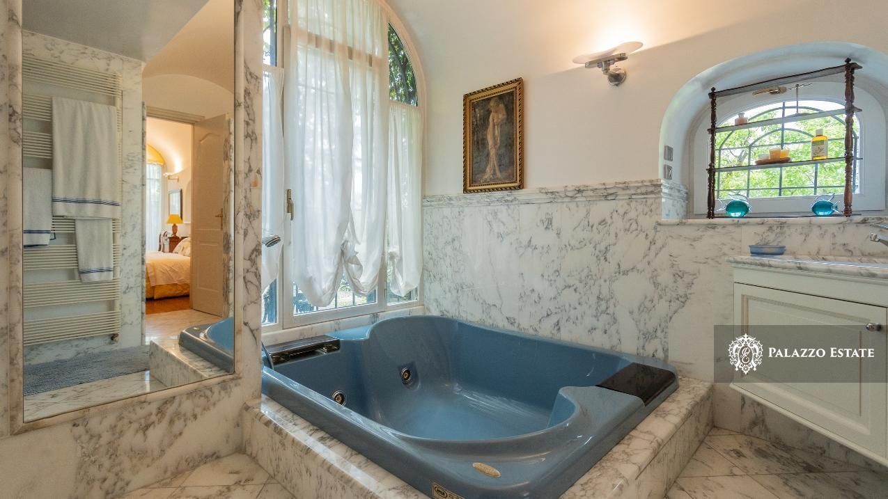 Вилла у озера Комо, Италия, 250 м² - фото 13