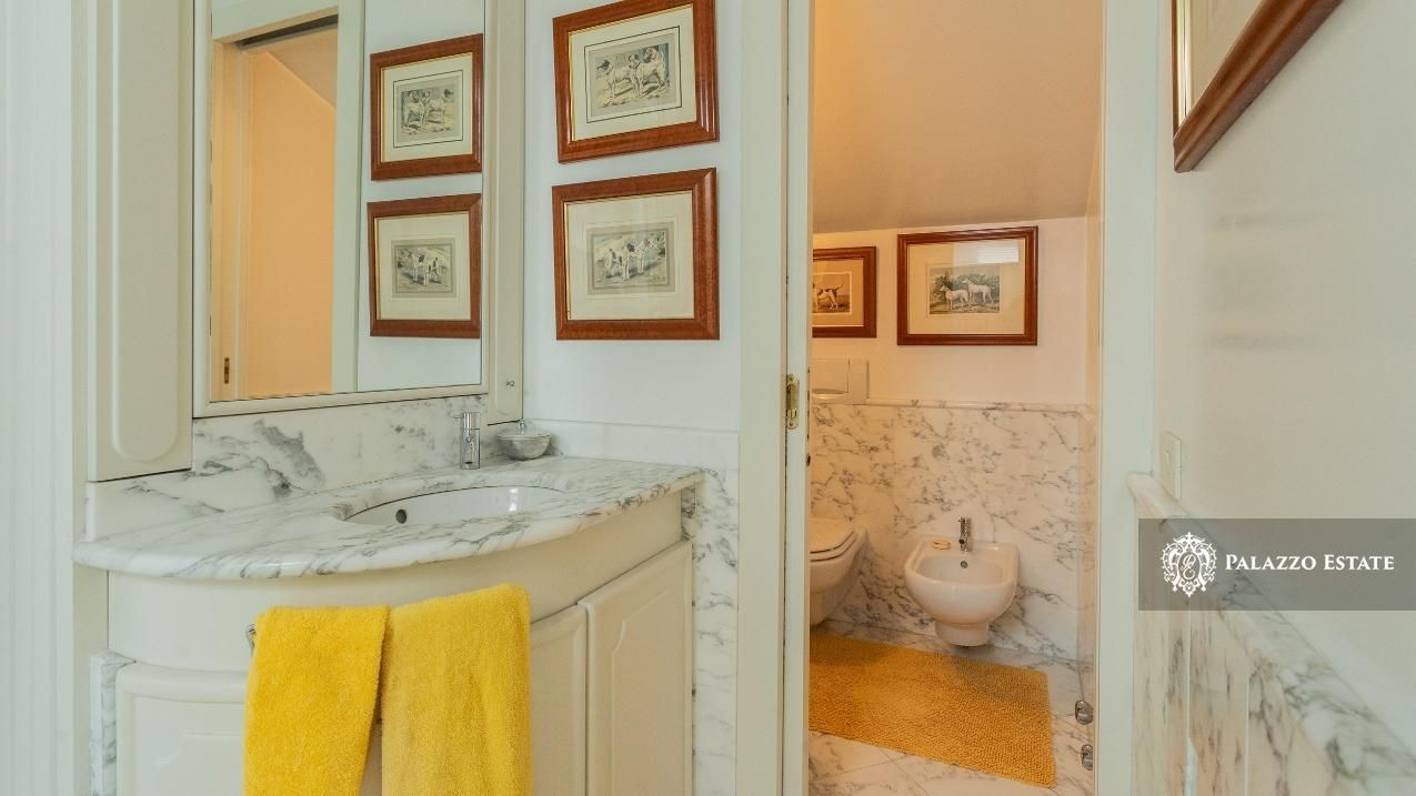 Вилла у озера Комо, Италия, 250 м² - фото 18