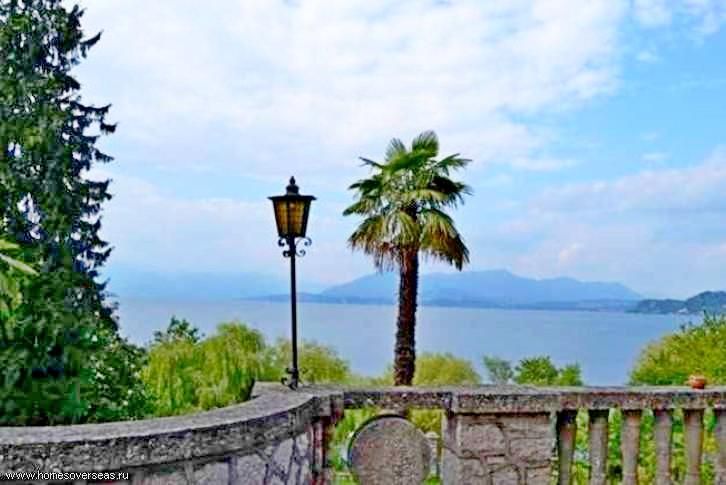 Дом у озера Маджоре, Италия, 970 м2 - фото 1