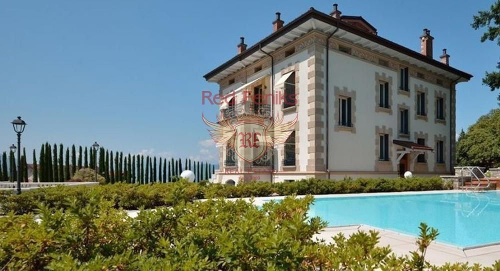 Вилла у озера Маджоре, Италия, 1 300 м² - фото 1
