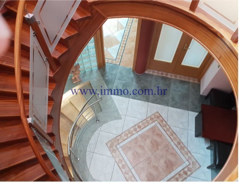 Вилла в Омише, Хорватия, 817.52 м² - фото 9