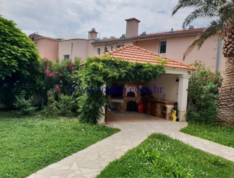 Вилла в Омише, Хорватия, 817.52 м² - фото 11