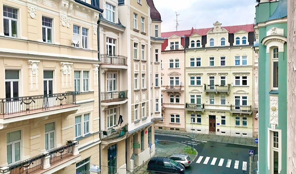 Коммерческая недвижимость в Карловых Варах, Чехия, 72 м2 - фото 1
