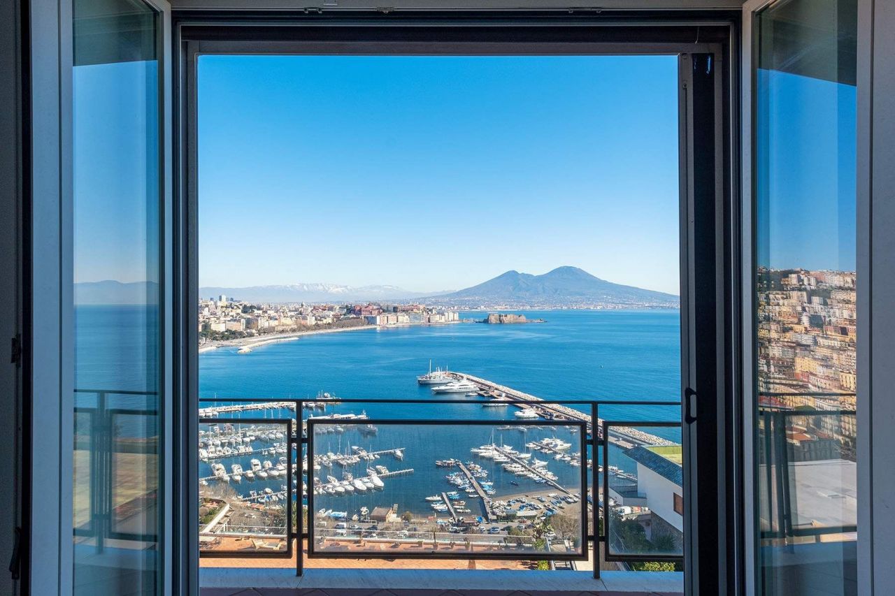 Апартаменты Napoli, Италия, 250 м2 - фото 1