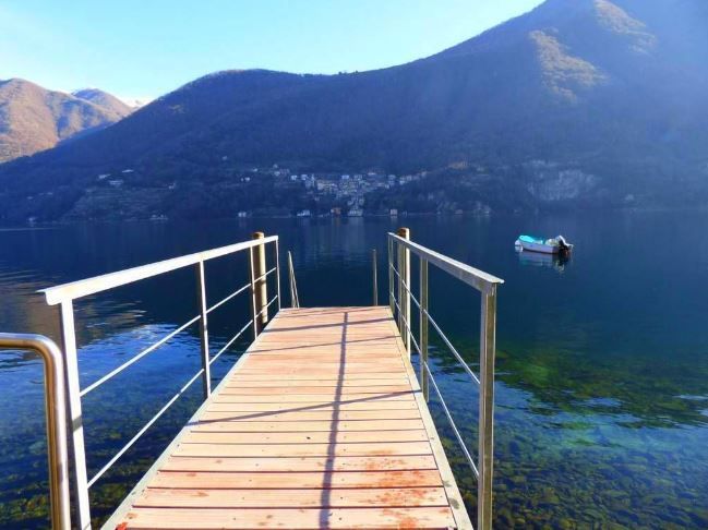 Дом у озера Комо, Италия, 270 000 м2 - фото 1