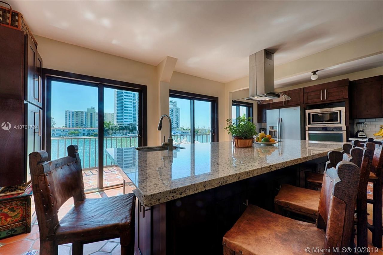 Доходный дом в Майами, США, 650 м² - фото 7