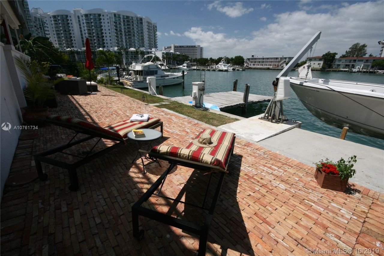 Доходный дом в Майами, США, 650 м² - фото 4