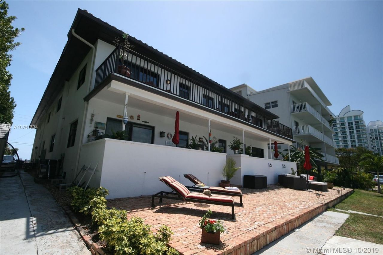 Доходный дом в Майами, США, 650 м² - фото 2