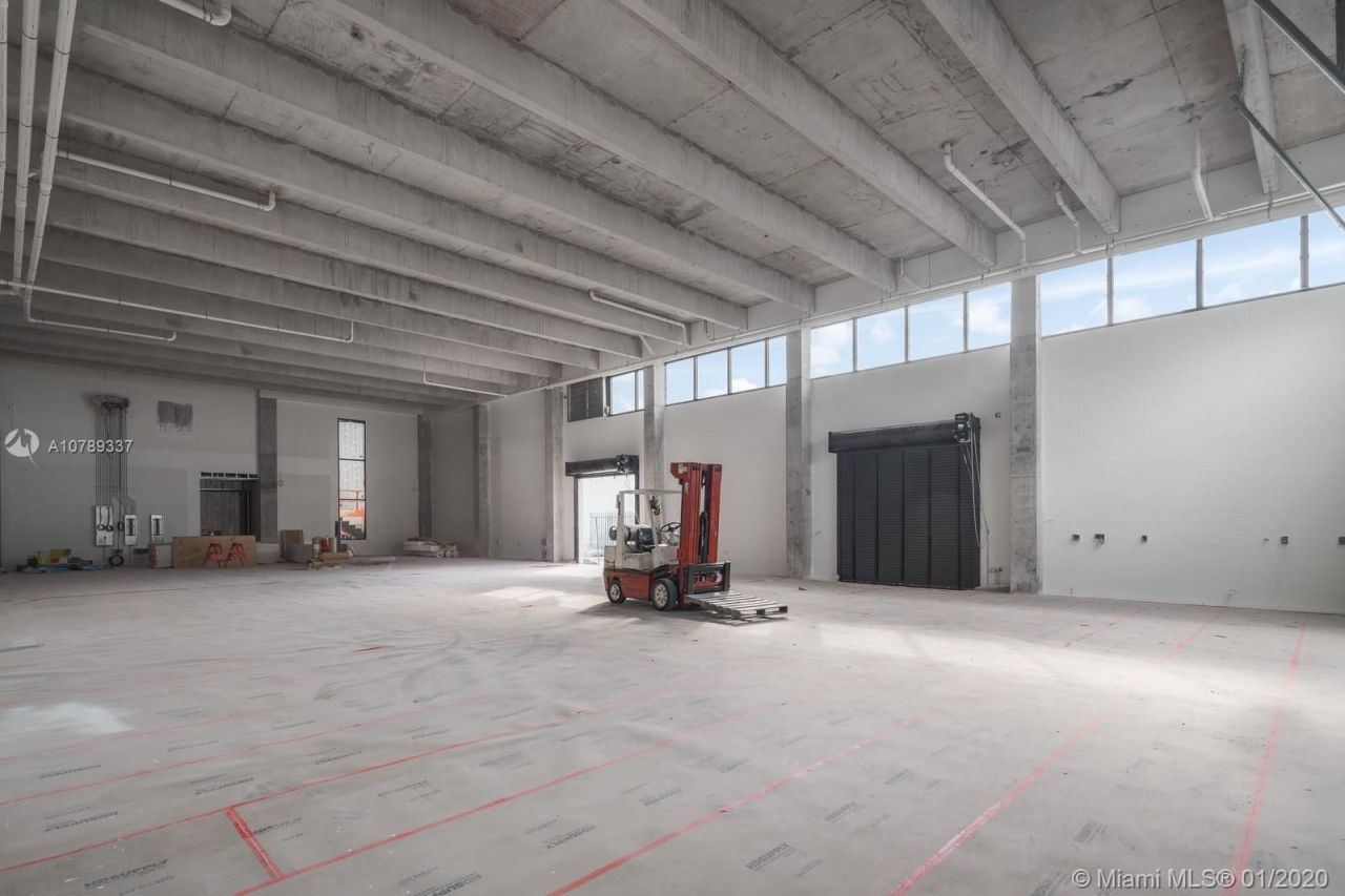 Коммерческая недвижимость в Майами, США, 1 000 м² - фото 5