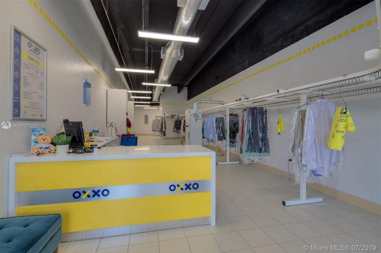 Коммерческая недвижимость в Майами, США, 700 м² - фото 12