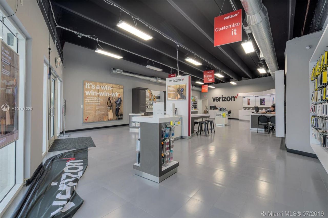 Коммерческая недвижимость в Майами, США, 700 м² - фото 6