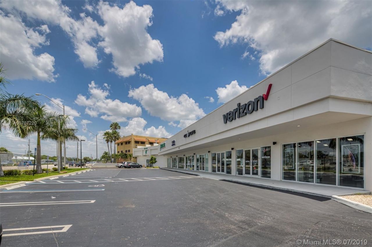 Коммерческая недвижимость в Майами, США, 700 м² - фото 9