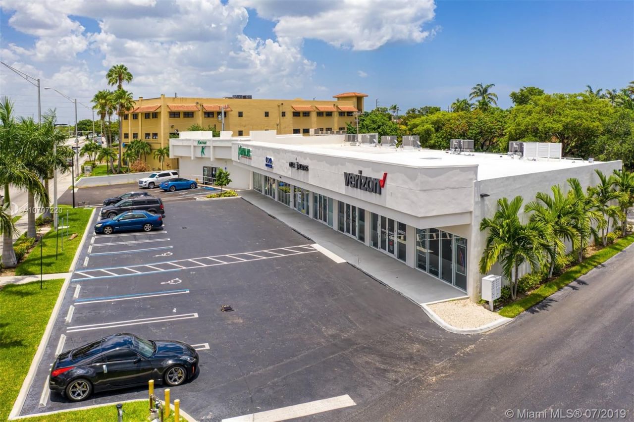 Коммерческая недвижимость в Майами, США, 700 м² - фото 2