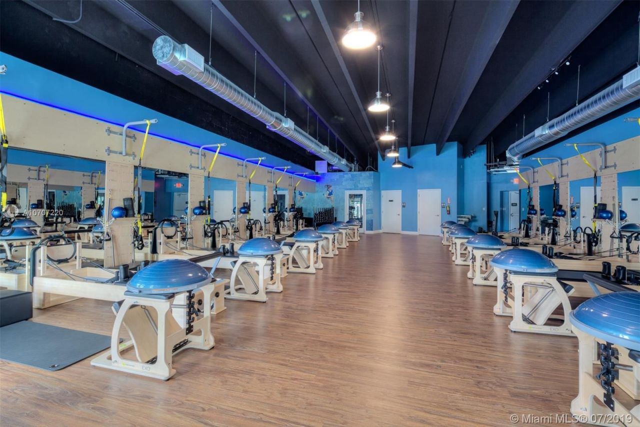 Коммерческая недвижимость в Майами, США, 700 м² - фото 11