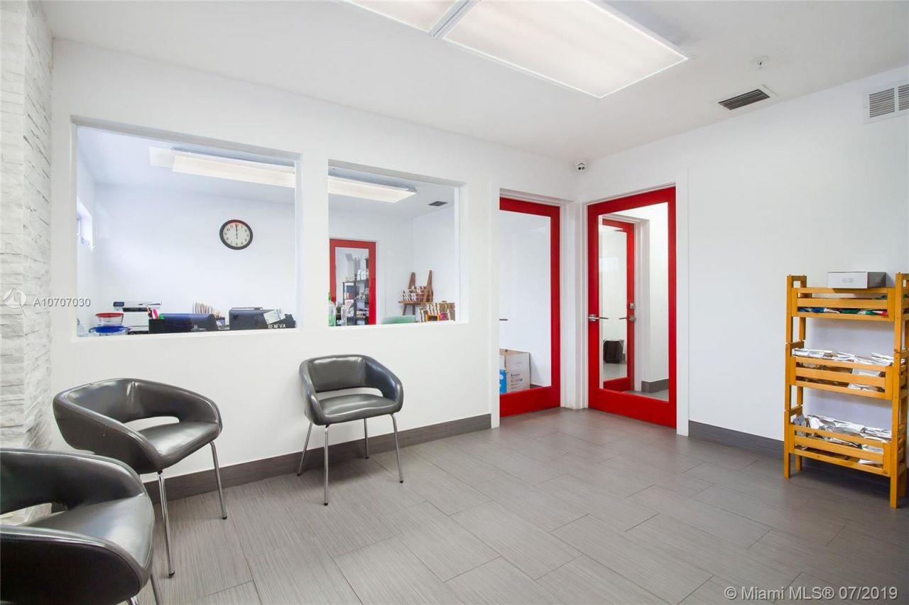 Коммерческая недвижимость в Майами, США, 4 000 м² - фото 12
