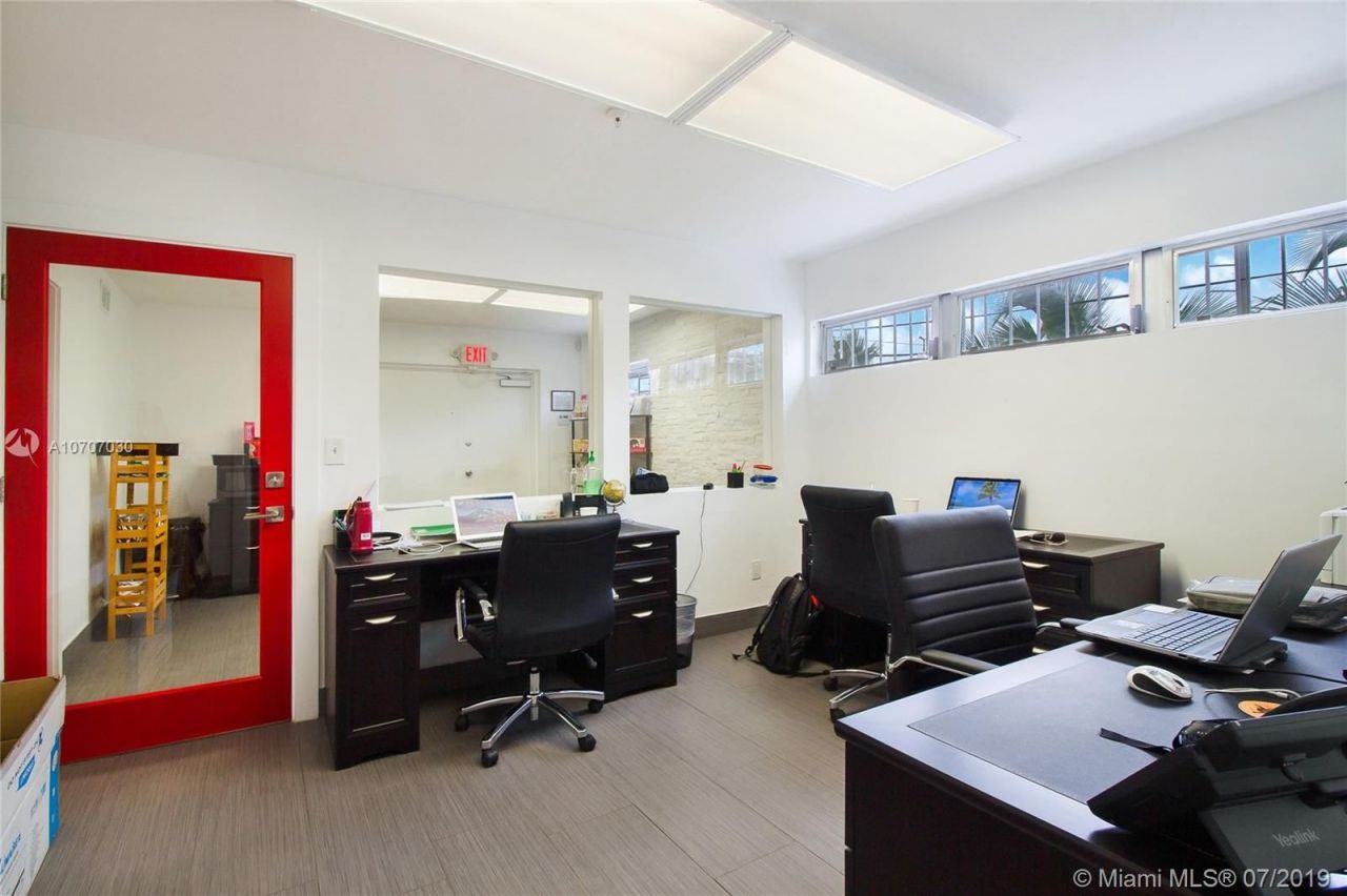 Коммерческая недвижимость в Майами, США, 4 000 м² - фото 14