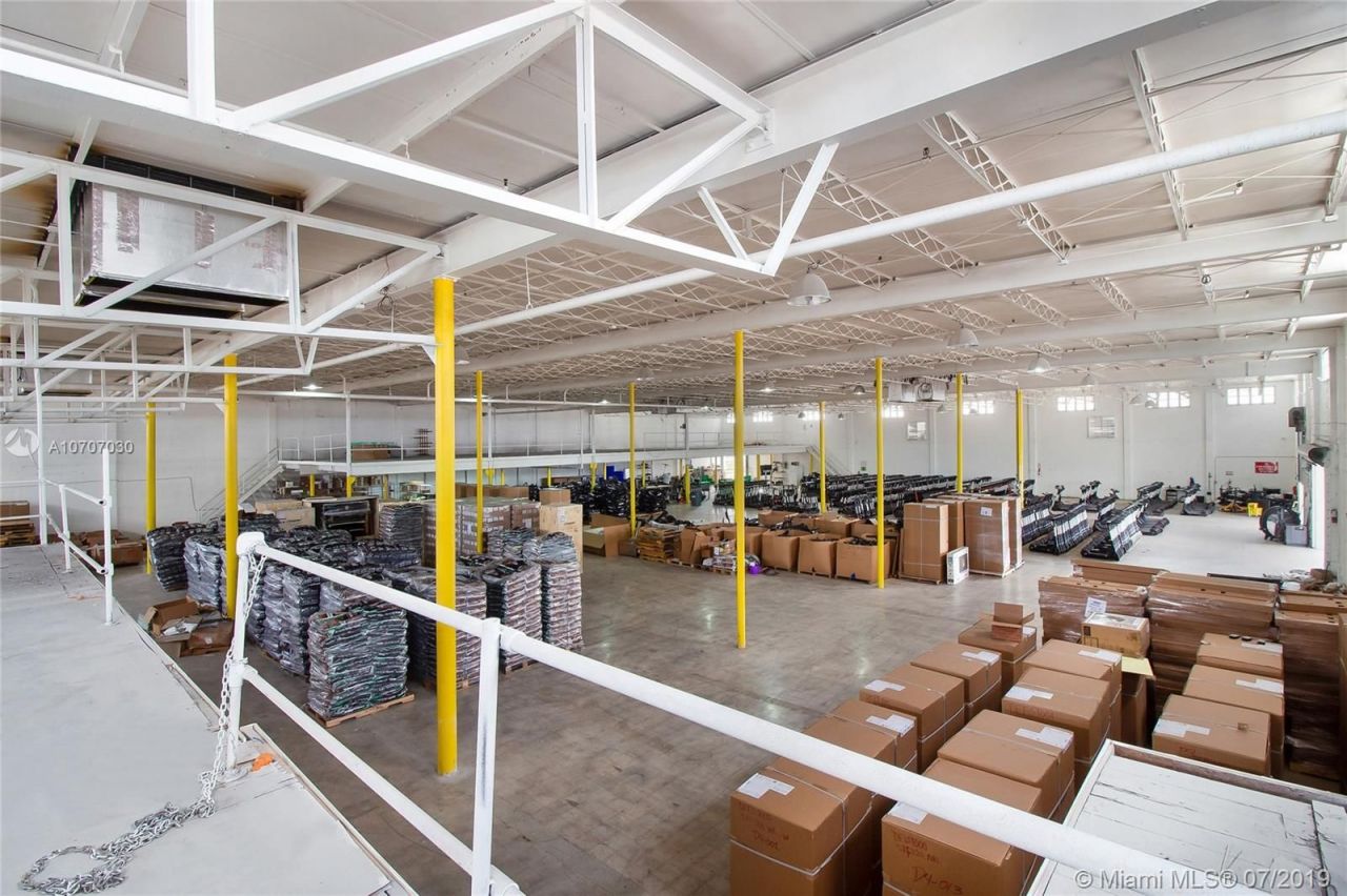 Коммерческая недвижимость в Майами, США, 4 000 м² - фото 7