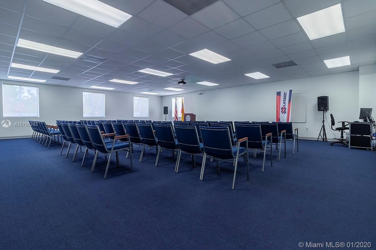 Офис в Майами, США, 1 900 м² - фото 12