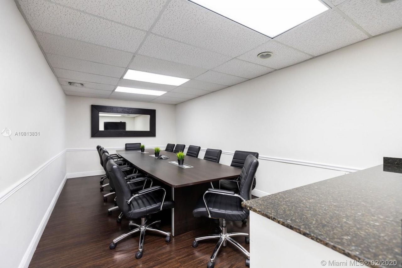 Офис в Майами, США, 1 400 м² - фото 5