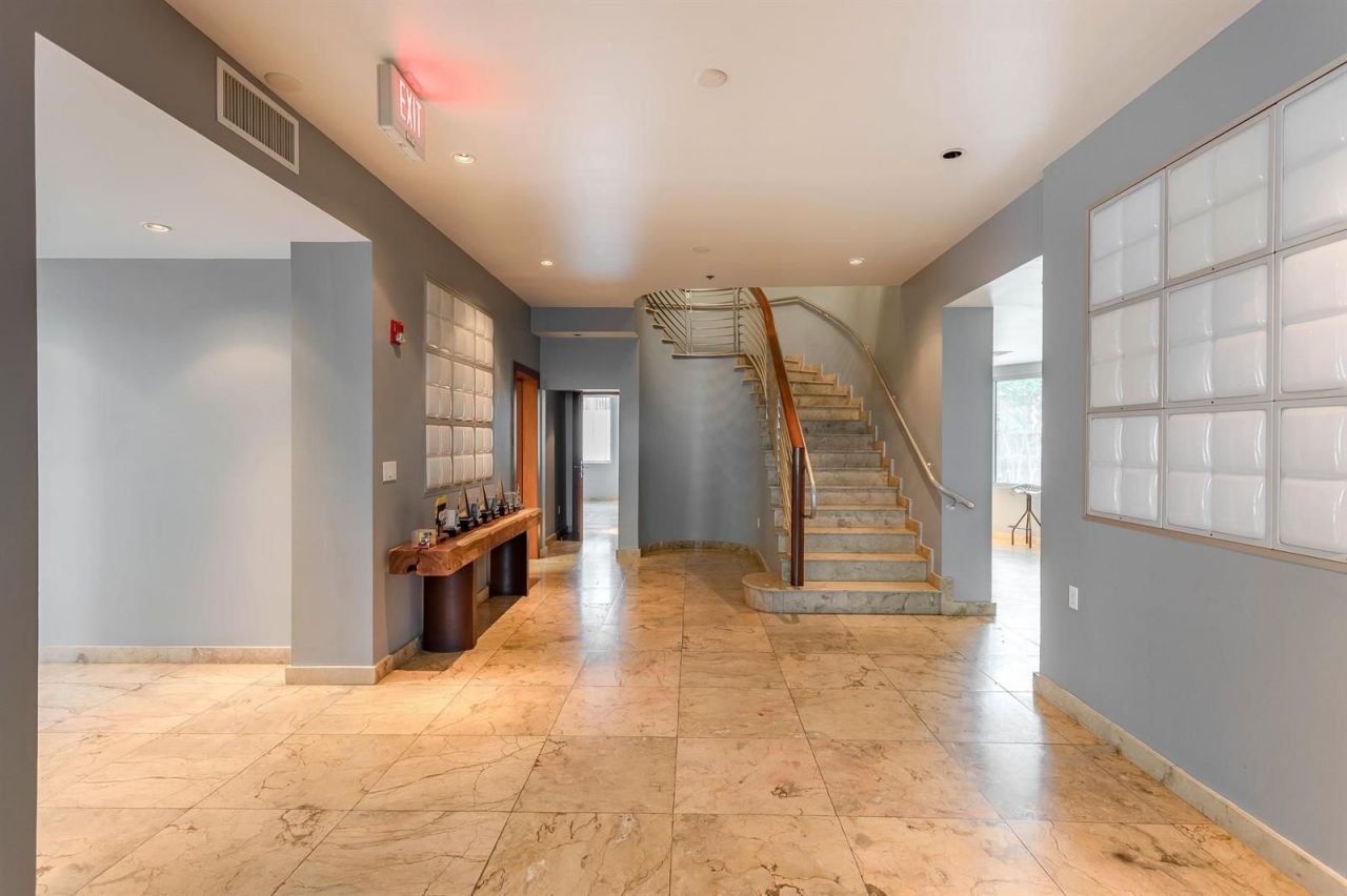 Офис в Майами, США, 1 300 м² - фото 11