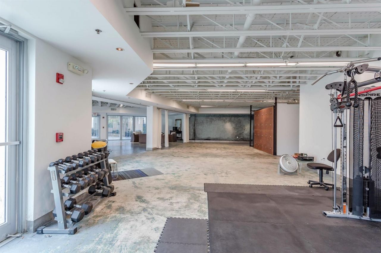 Офис в Майами, США, 1 300 м² - фото 2