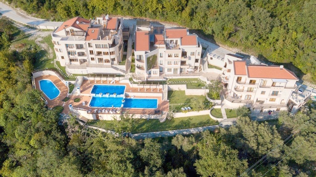 Апартаменты в Херцег-Нови, Черногория, 136 м2 - фото 1