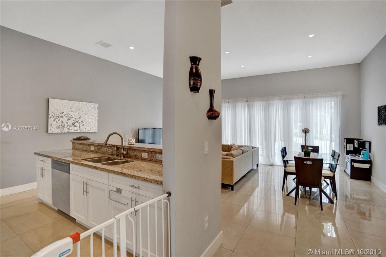 Таунхаус в Майами, США, 200 м² - фото 13