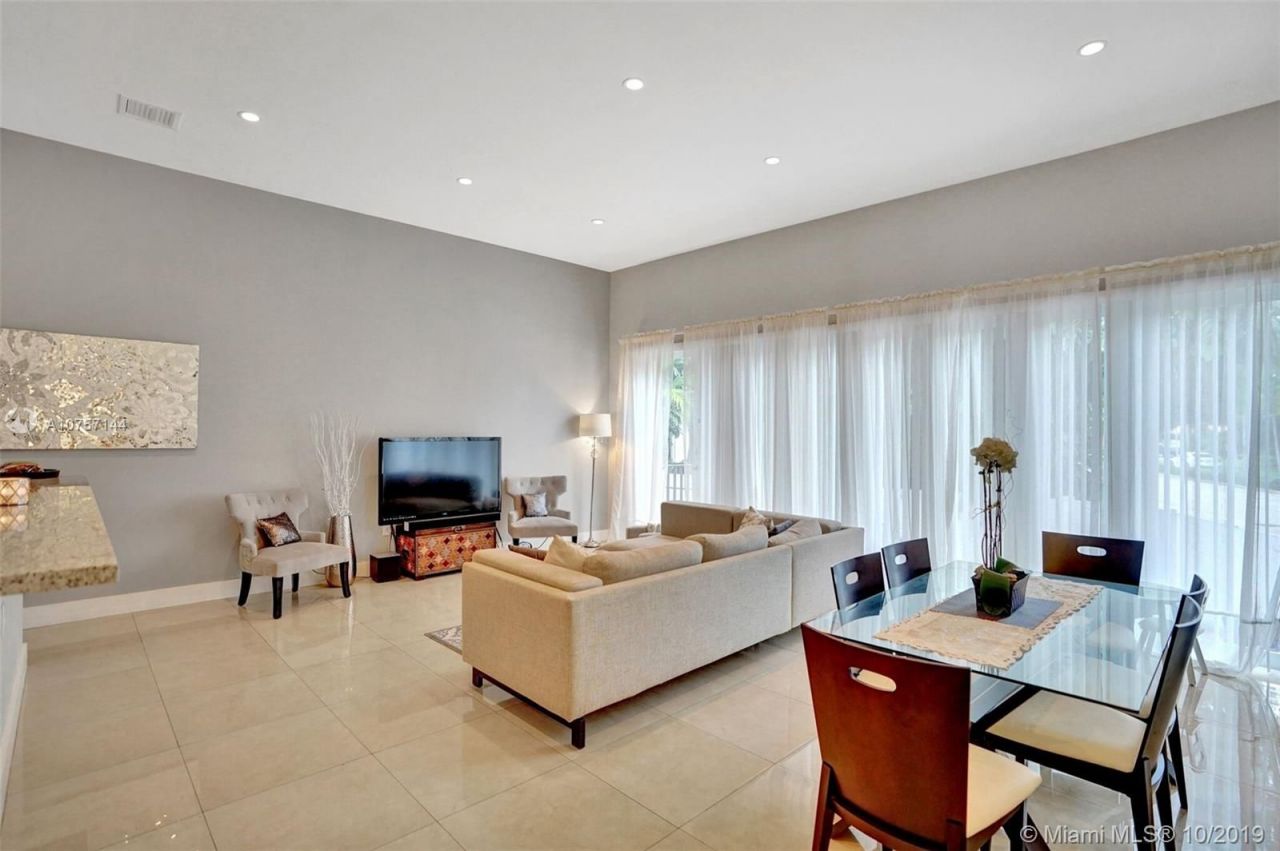 Таунхаус в Майами, США, 200 м² - фото 12