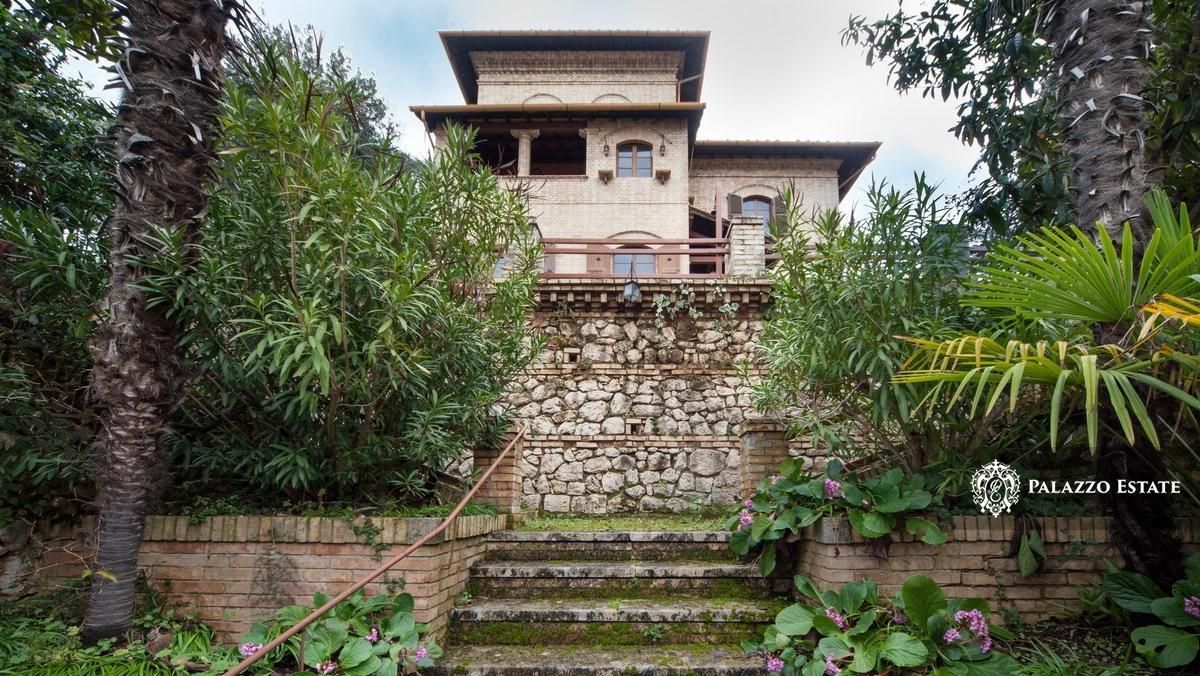 Вилла в Сполето, Италия, 297 м² - фото 2