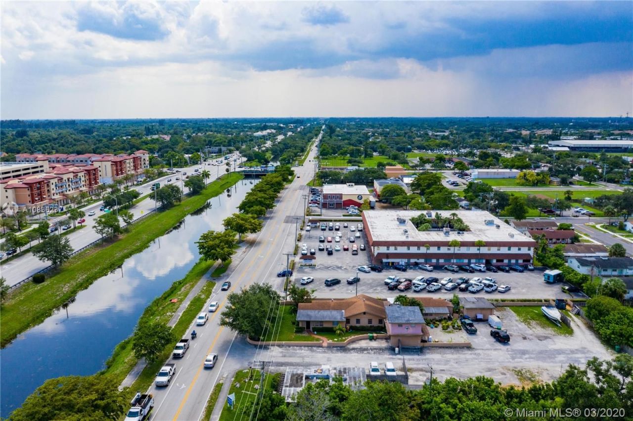 Коммерческая недвижимость в Майами, США, 3 000 м² - фото 5