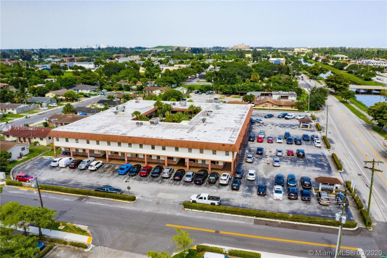 Коммерческая недвижимость в Майами, США, 3 000 м² - фото 3