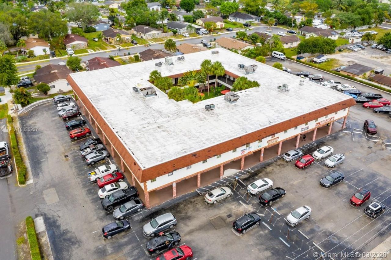 Коммерческая недвижимость в Майами, США, 3 000 м² - фото 4