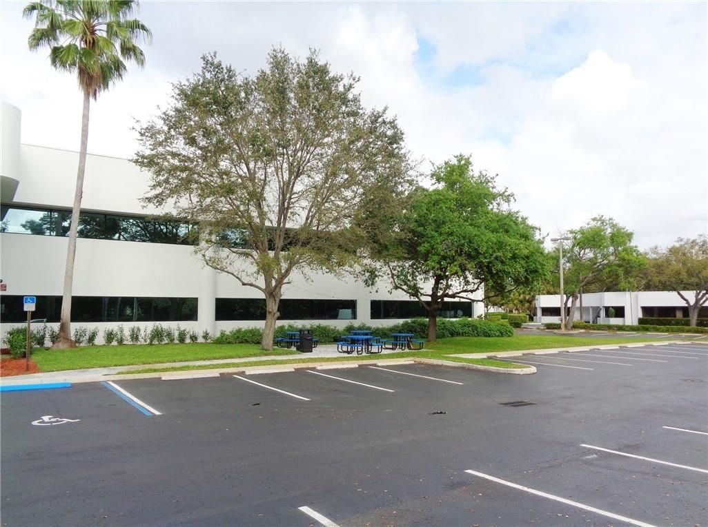 Офис в Майами, США, 2 400 м² - фото 10